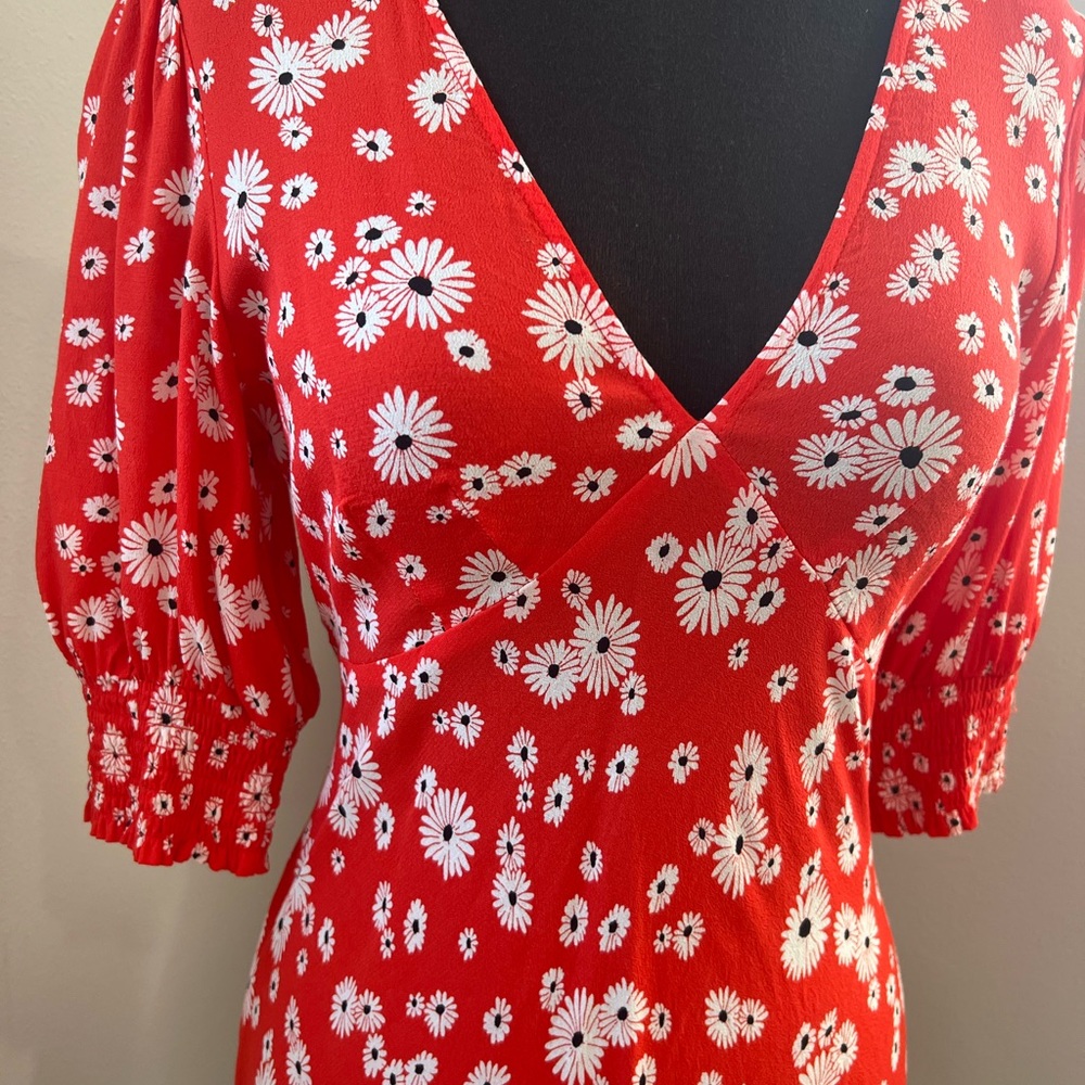 Cute flirty floral mini dress by RIXO. Size 2